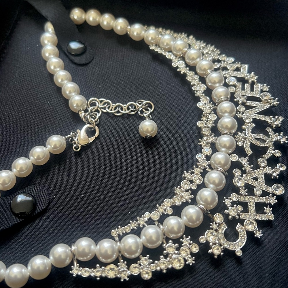 Collector💎✨Chanel Pearl with Crystals and Cc Necklace - Picture 5 of 10